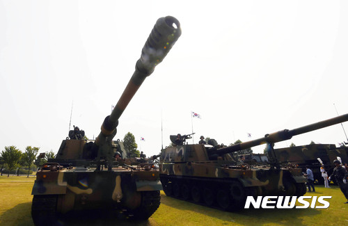 【평택=뉴시스】지난해 9월 건군 제69주년 국군의 날을 앞두고 진행된 국산 자주포 K-9이 사열하고 있는 모습. (사진=뉴시스DB). 2017.09.28.