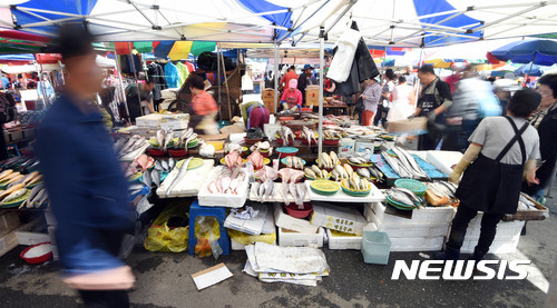 [금융안정 보고서]'벌이 시원찮고, 살림 팍팍'…가계빚, 가처분소득 160% 돌파
