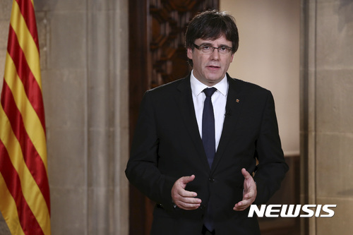 【바르셀로나( 스페인) = AP/뉴시스】 =카를레스 푸지데몬 카탈루냐 자치정부 수반이 4일 TV 연설에서 분리독립 투표 결과 90%의 찬성표를 얻었다며 분리독립의 공식 선언을 예고하고 있다.&nbsp;&nbsp;&nbsp;&nbsp; 