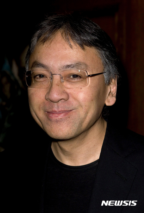 【서울=뉴시스】 가즈오 이시구로, 일본계 영국 작가. 2017.10.05. (사진 = AP 제공) photo@newsis.com 