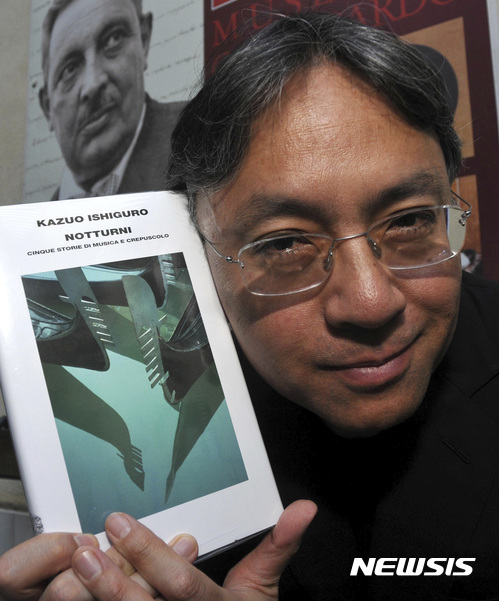 【서울=뉴시스】 가즈오 이시구로, 일본계 영국 작가. 2017.10.05. (사진 = AP 제공) photo@newsis.com 