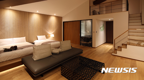 【울진=뉴시스】민경석 기자 = 덕구온천이 긴 연휴를 마무리하고 휴식을 즐기기 위한 가족단위 관광객의 ‘핫 플레이스'로 인기를 얻고 있다. 사진은 덕구온천리조트 내 객실의 모습이다. 2017.10.07.(사진=덕구온천리조트 제공)photo@newsis.com