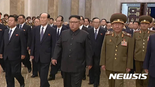 【서울=뉴시스】북한 조선중앙TV는 김정은 위원장이 참석한 가운데 지난 7일 평양에서 노동당 중앙위원회 제7기 제2차 전원회의를 열고 당 중앙위와 중앙군사위 등에 대한 인사개편을 단행했다고 8일 보도했다. 2017.10.08. (출처 = 조선중앙TV 캡처) photo@newsis.com