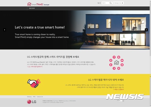 【서울=뉴시스】LG전자가 스마트홈 생태계 확장을 위해 개발자, 협력사 등 다양한 파트너들과 협업하는 오픈 파트너십을 강화한다.LG전자는 9일 자체 스마트홈 플랫폼인 스마트씽큐의 개발자 사이트(ThinQ.developer.lge.com)를 오픈했다. (사진=LG전자 제공) photo@newsis.com