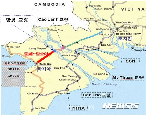 【호치민(베트남)=뉴시스】 = 베트남 남부의 '로테~락소이 고속도로' 공사 현장. 로테~락소이 고속도로 건설사업은 베트남 남부에 위치한 로테(Lo Te)에서 락소이(Rach Soi)까지 총 51.17㎞ 길이의 고속도로를 건설해 베트남 최대 곡창지대인 콩델타 지역에 교통인프라를 확충하는 사업이다. 2017.10.10.&nbsp;&nbsp; photo@newsis.com