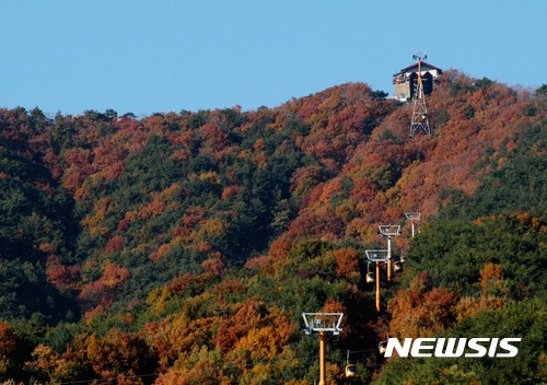 【대구=뉴시스】배소영 기자 = 지난해 대구 동구 팔공산 일대가 단풍으로 물든 모습. 2018.10.01. (사진=대구시 동구 제공)photo@newsis.com