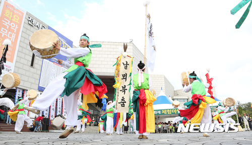 【대구=뉴시스】대구시 무형문화재 2호 날뫼북춤. 뉴시스DB. . 2025.08.25. photo@newsis.com