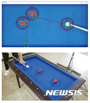 【천안=뉴시스】이종익 기자 = 충남 천안의 코리아텍(총장 김기영)은 12일과 13일 교내에서 3∼4학년 학생들이 전공 심화 교육을 거쳐 산업현장에 적용 가능한 작품을 직접 설계·제작한 작품을 선보이는 '23회 졸업연구작품전시회'를 개최한다고 11일 밝혔다. 사진은 웹 캠으로 당구대 영상을 받아와 OpenCV를 통해 당구대 영역과 당구공, 큐대 등을 인식 후 각도에 따른 당구공의 예상 경로를 빔프로젝터로당구대에 직접 출력해주는 작품이다. 2017.10.11. (사진=코리아텍 제공) photo@newsis.com