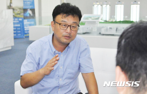 &nbsp; 【클락(필리핀)=뉴시스】= 김재영 포스코건설 현장소장은 지난달 27일 필리핀 클락자유경제지구(Clark Freeport Zone·CFZ)에서 뉴시스와의 인터뷰에서 '더샵 클락힐즈'를 필리핀 건설 시장 공략의 전초기지로 삼겠다는 뜻을 피력했다. 2017.10.08.&nbsp; photo@newsis.com