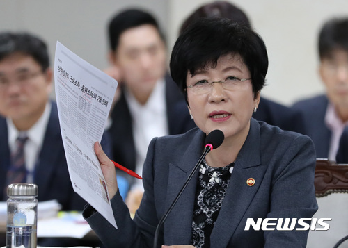 김영주 고용장관 "학교비정규직 처우개선 방안 찾고 있는 중"
