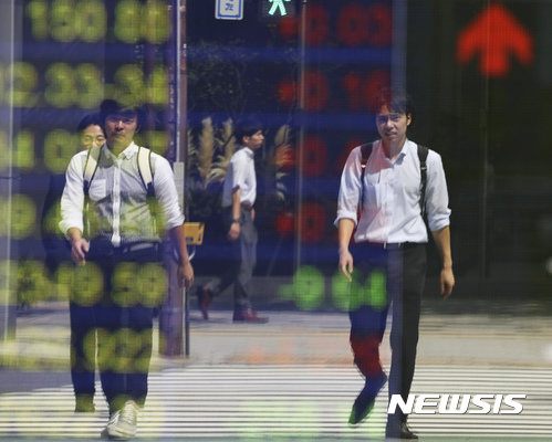 日 대졸 신입사원 초봉 2년 연속 사상 최고…평균 약 200만원 