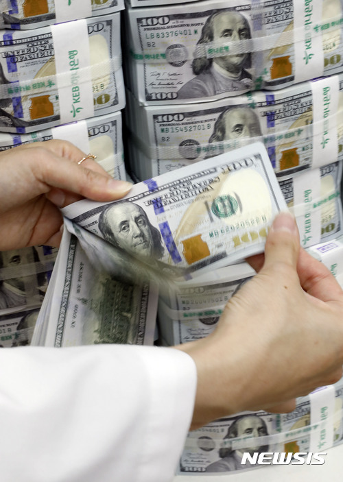 연초보다 9%나 떨어진 달러 가치…약세 지속될까?