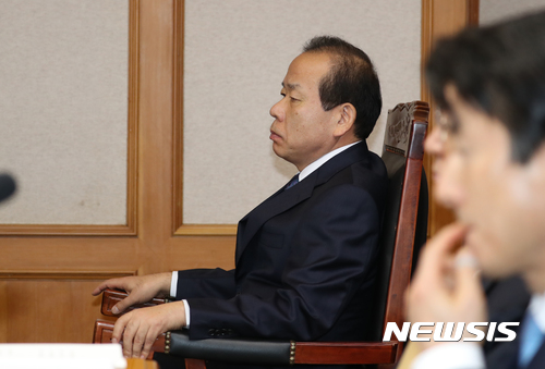 【서울=뉴시스】전진환 기자 = 김이수 헌재소장 권한대행. 2017.10.13.  amin2@newsis.com