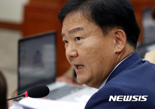 【서울=뉴시스】박영태 기자 = 민경욱 자유한국당 의원. 2017.10.13.since1999@newsis.com