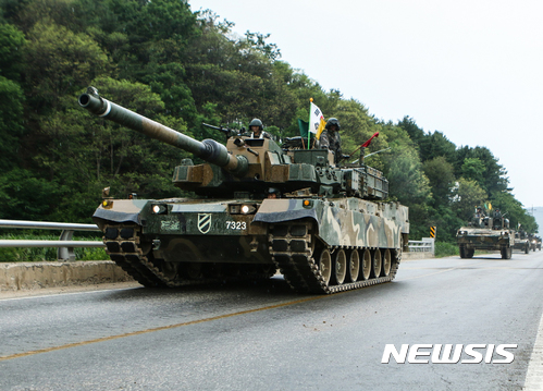 【서울=뉴시스】 육군 제7군단은 오는 30일부터 11월 9일까지 경기, 강원, 충북일대에서 2017년 호국훈련을 실시한다고 13일 밝혔다.&nbsp; 이번 훈련기간 동안 훈련지역 일부 도로를 이용하여 전차·장갑차·자주포 등을 비롯해 일반차량, 많은 병력이 이동하고, 일부 구간에서는 교통 통제소 및 검문소가 운용되며, 훈련기간 중 지역 내에서 수렵행위는 일체 금지된다. 2017.10.13. (사진=육군 11시단 제공)&nbsp; photo@newsis.com
