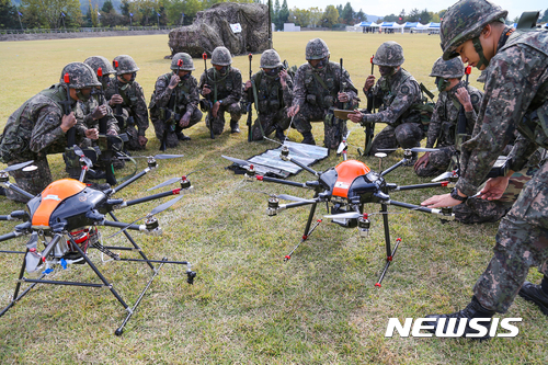 【서울=뉴시스】 육군 드론 조종 시연 행사. (뉴시스DB)