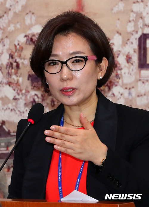 【서울=뉴시스】배훈식 기자 = 여명숙 게임물관리위원회 위원장. 2017.10.19. dahora83@newsis.com