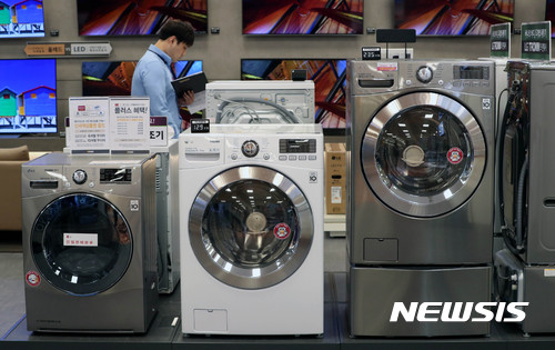 美 세탁기 관세에 웃었던 월풀…'철강관세'로 주가 15%↓