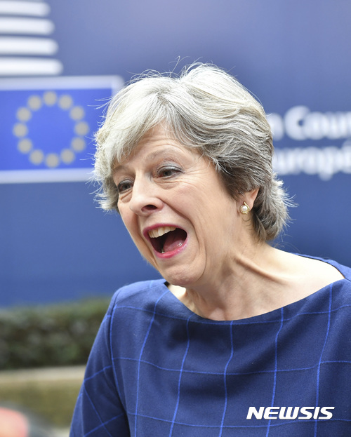 英, 브렉시트 시점 2019년 3월30일 밤 11시(GMT) 법률에 명기