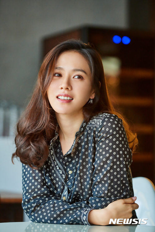손예진 5년 만에 드라마 컴백...'밥 잘 사주는 예쁜 누나'