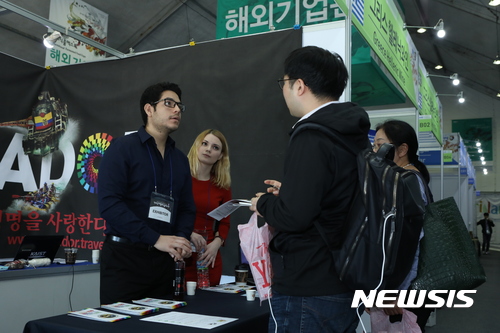 【전주=뉴시스】윤난슬 기자 = '제15회 전주국제발효식품엑스포'가 몰려드는 국내외 바이어, 참관객 등으로부터 많은 관심을 받고 있다. 2017.10.20.(사진=발효식품엑스포 조직위 제공) photo@newsis.com