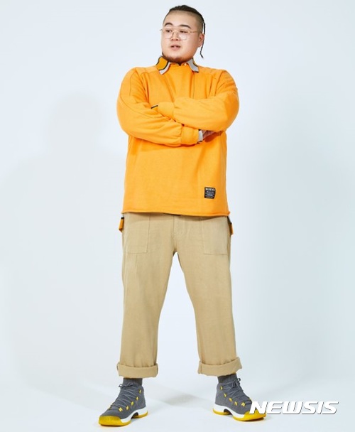 【서울=뉴시스】 래퍼 킬라그램(본명 이준희·25)이 23일 싱글 앨범 '컬러링(Coloring)'을 발표한다. 2017.10.23. (사진= 키위미디어그룹 제공) photo@newsis.com