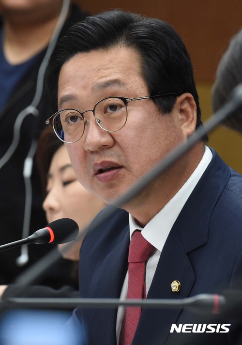 【대전=뉴시스】함형서 기자= 이장우 자유한국당 의원. 2017.10.23.foodwork23@newsis.com