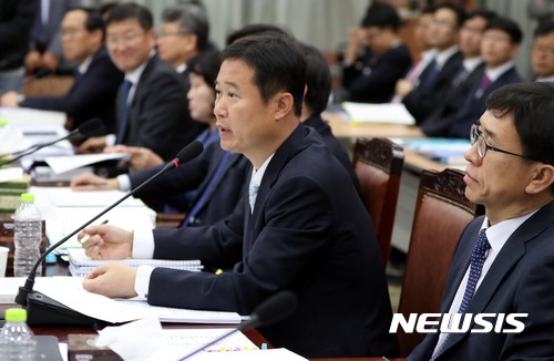 【서울=뉴시스】최종원 서울남부지검장(사진=뉴시스DB)