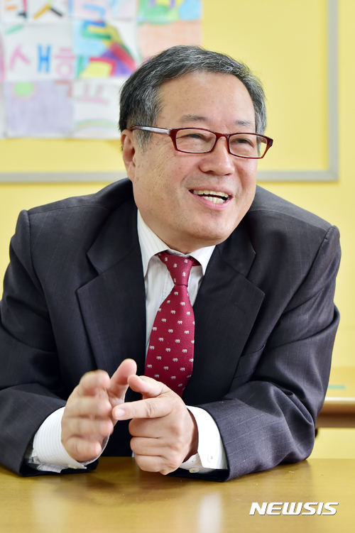 【수원=뉴시스】김경호 기자= 26일 '세계평생교육 명예의 전당'에 헌액되는 박영도 수원제일평생학교장. 