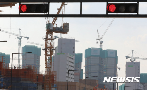 【세종=뉴시스】 세종시청 인근 아파트 건설현장 모습. (사진=뉴시스 DB) 2017.10.24. ppkjm@newsis.com