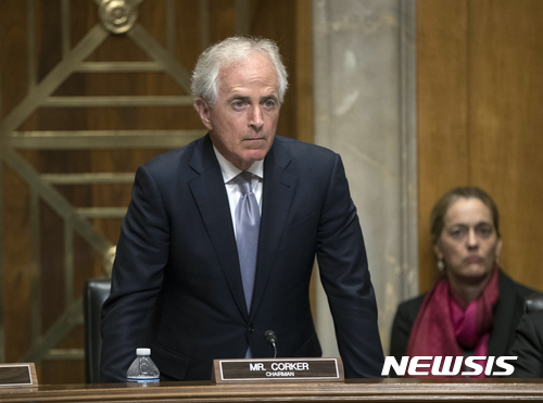 코커 "트럼프 불법이민 단속, 준비·조준·사격하듯 진행"