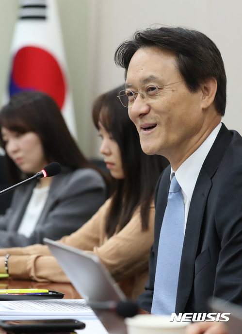 【서울=뉴시스】고승민 기자 = 이수훈 신임 주일본대사가 25일 서울 외교부에서 기자회견을 하고 있다. 2017.10.25. kkssmm99@newsis.com