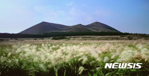 【서울=뉴시스】따라비 오름. (사진=제주관광공사 제공)