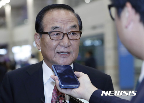 【인천공항=뉴시스】최동준 기자 = 서청원 무소속 의원. 2017.10.26. photocdj@newsis.com