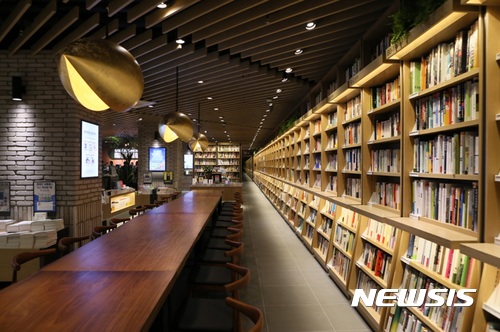 교보문고, 분당점 재오픈…서현역 인근 10만권 구비