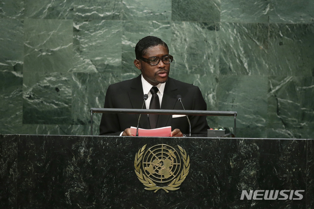 【유엔본부=AP/뉴시스】적도기니의 테오도린 응게마 오비앙 부통령이 지난 2015년 9월30일 유엔 총회에서 연설하고 있다. 브라질을 방문한 오비앙 부통령을 수행한 수행단의 화물에서 1650만 달러((179억3600만원)가 넘는 현금과 최고급 시계 등 호화 사치품들이 무더기로 적발돼 브라질 당국에 압수됐다고 영국 가디언이 보도했다. 2018.9.17