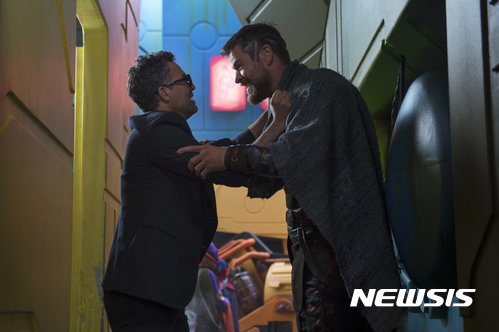 '토르:라그라로크' 개봉 닷새 만에 220만명 돌파