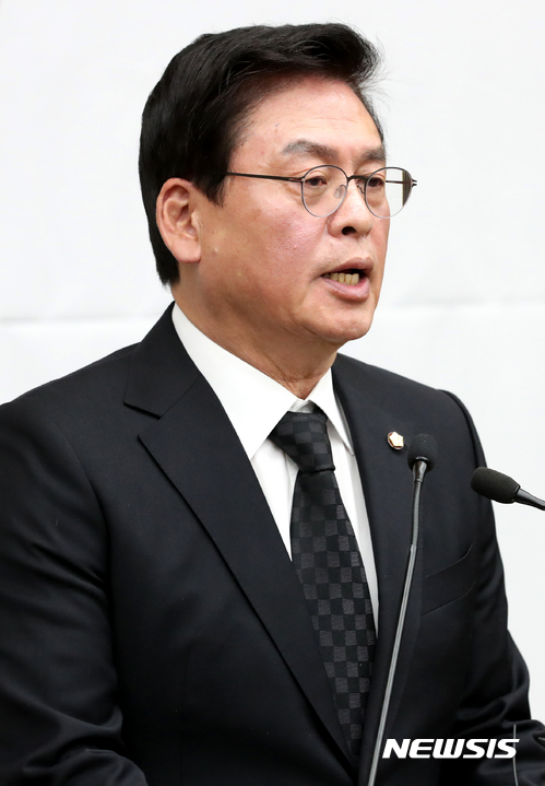 【서울=뉴시스】배훈식 기자 = 정우택 자유한국당 원내대표. 2017.10.30. dahora83@newsis.com