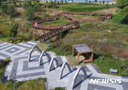 【밀양=뉴시스】안지율 기자 = 경남 밀양시가 경남도 기념물 제102호로 보존 관리되는 수산제 주변정비복원과 역사공원 조성사업을 벌이고 있다. 사진은 조감도. 2017.10.31. (사진=밀양시 제공) photo@newsis.com