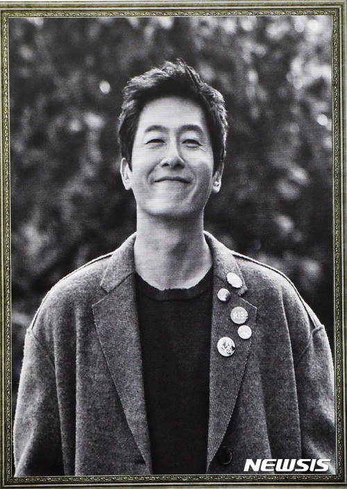 【서울=뉴시스】사진공동취재단 = 지난 30일 교통사고로 세상을 떠난 故 김주혁의 빈소가 31일 서울 송파구 풍납동 서울아산병원 장례식장에 마련됐다. 빈소 안내 전광판 모습. 2017.10.31. photo@newsis.com