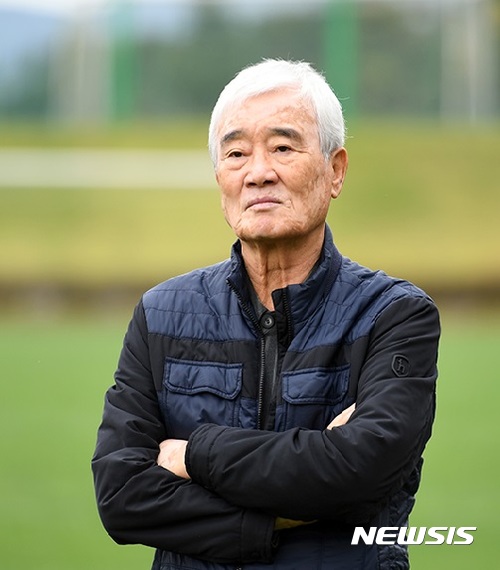 【대전=뉴시스】조명휘 기자 = 대전시티즌(구단주 권선택 대전시장)은 1일 오전 이사회를 열고 김호(72) 용인축구센터 총감독을 대표이사로 선임했다고 밝혔다. 2017.11.01. (사진= 대전시티즌 제공) photo@newsis.com