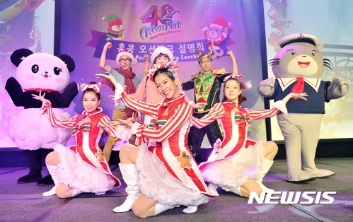 【서울=뉴시스】1일 서울 종로구 새문안로 포시즌스 호텔 서울에서 열린 홍콩 오션파크 설명회 중 공연 모습. (사진=홍콩 오션파크 제공)