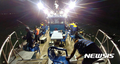 【목포=뉴시스】박상수 기자 = 전남 목포 갈치낚시. 2017.11.02 (사진=목포시 제공) photo@newsis.com