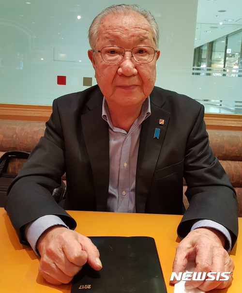 【도쿄=뉴시스】 조윤영 특파원 = 이즈카 시게오 가족회 대표가 2일 자택 근처에서 뉴시스의 인터뷰에 응하고 있다. 2017.11.02. yuncho@newsis.com