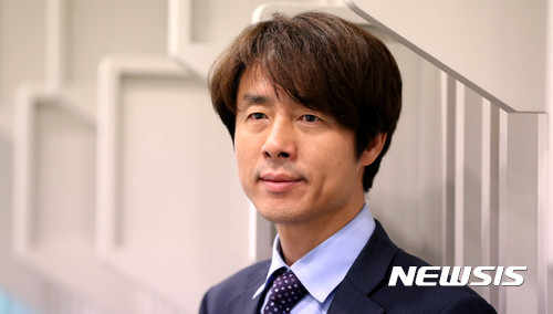 【서울=뉴시스】추상철 기자 = 뮤지컬 벤허의 제작자 NCC 이종규 인터파크 상무가 31일 오후 서울 서초구 인터파크에서 뉴시스와 인터뷰를 하기 전 포즈를 취하고 있다. 2017.11.03. scchoo@newsis.com