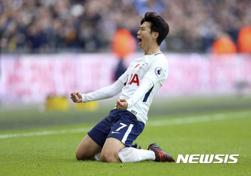 【런던=AP/뉴시스】EPL 20번째 골을 터뜨린 손흥민. 