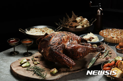 【서울=뉴시스】쉐라톤 서울 디큐브시티 '피스트'의 ‘터키 투 고’.