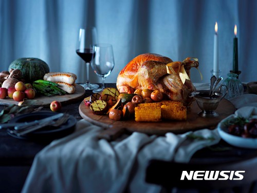 【서울=뉴시스】그랜드 인터컨티넨탈 서울 파르나스 '그랜드 델리'의 '정통 아메리칸 스타일 칠면조 요리'.