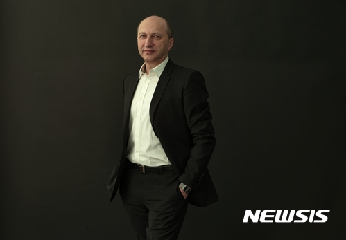 【서울=뉴시스】 엘다르 알리예프, 마린스키 프리모스키 스테이지 발레단 단장. 2017.11.07. (사진 = Rolph Gobits·서울콘서트매니지먼트 제공) photo@newsis.com 