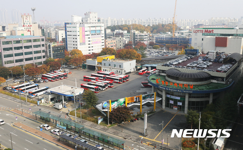 [청주=뉴시스]청주고속버스터미널. 버스가 서있는 곳이 '박차장'이다. (사진=뉴시스 DB) photo@newsis.com 